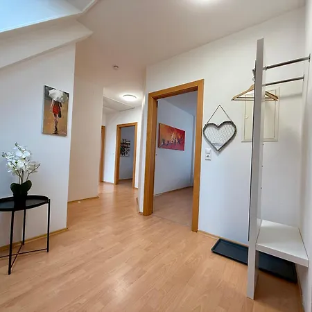 公寓 Mc Self Check-in Loftartiges Und Grosses Mitten Im Gruenen Mit Balkon Dg06, In Dobl Bei Graz Dietersdorf