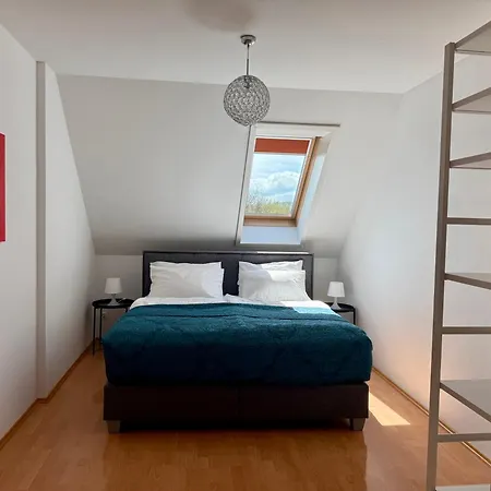 公寓 Mc Self Check-in Loftartiges Und Grosses Mitten Im Gruenen Mit Balkon Dg06, In Dobl Bei Graz Dietersdorf