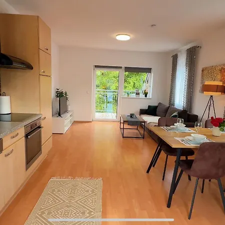 Mc Self Check-in Loftartiges Und Grosses Mitten Im Gruenen Mit Balkon Dg06, In Dobl Bei Graz