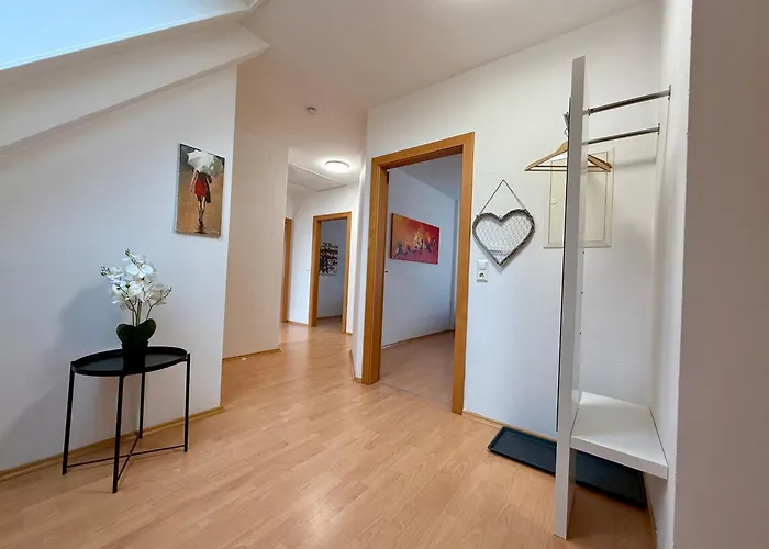 Apartmán Mc Self Check-in Loftartiges Und Grosses Mitten Im Gruenen Mit Balkon Dg06, In Dobl Bei Graz Dietersdorf